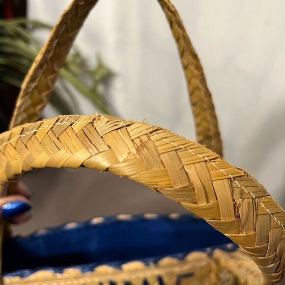 Beautifully Woven Handmade Bahamas Straw Bag - Picture 9 of 15